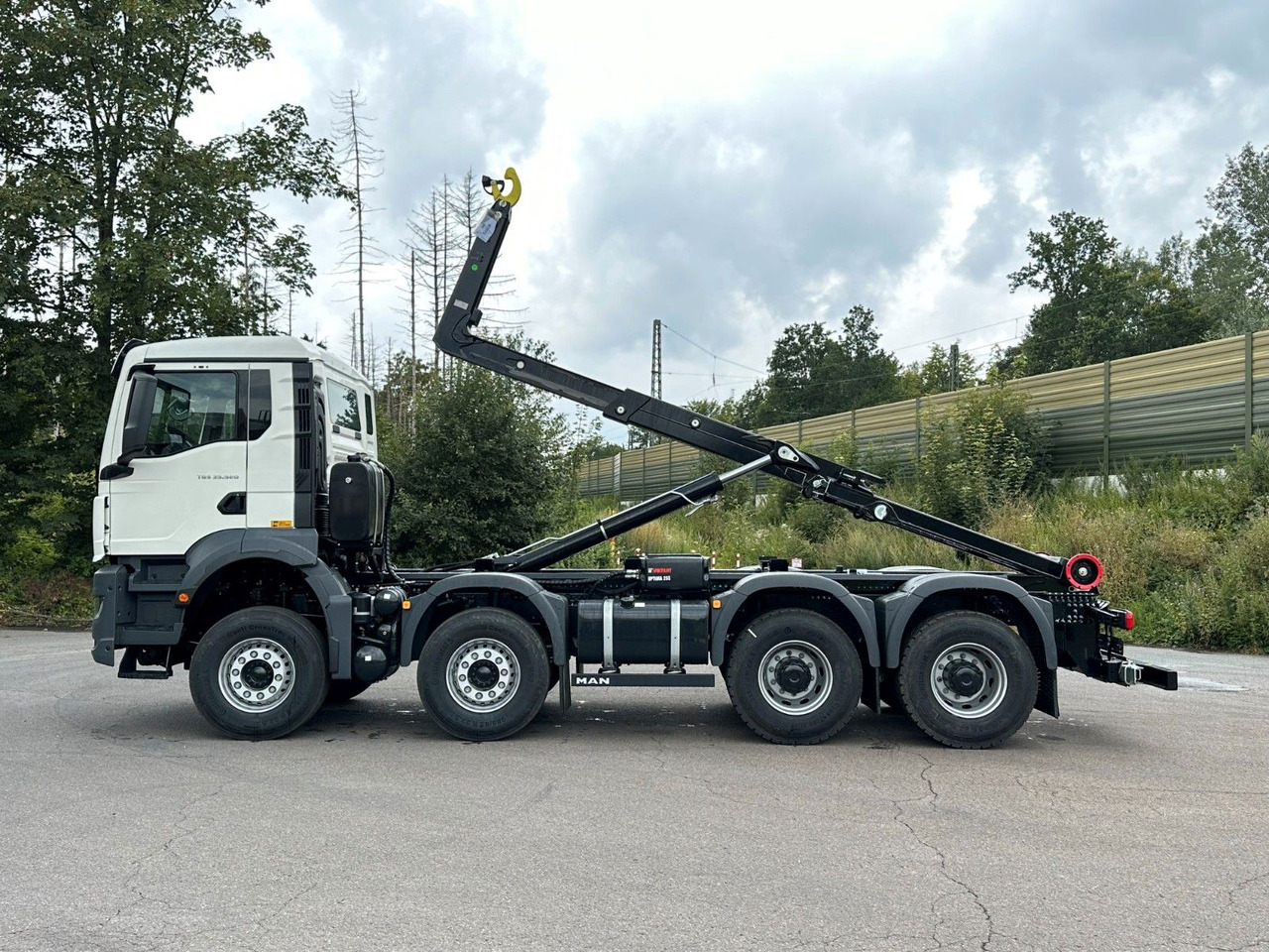 MAN TGS 35.520 8x4 Euro6e MultiLift 25s59 - Крюковой мультилифт: фото 4 MAN TGS 35.520 8x4 Euro6e MultiLift 25s59 - Крюковой мультилифт: фото 4