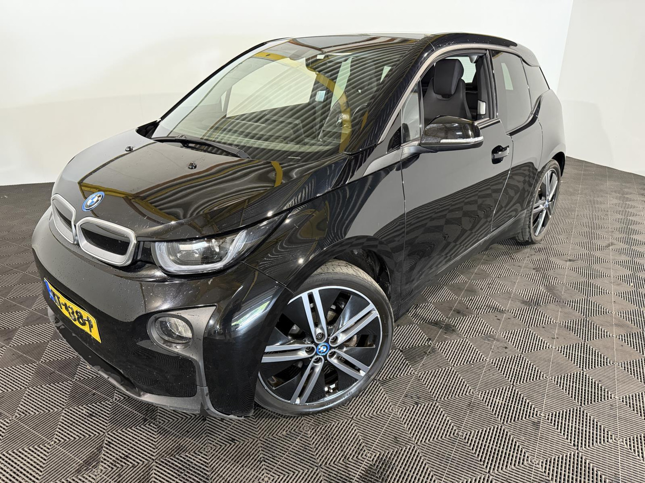 BMW i3 Basis 94Ah 33 kWh | 2017 | 226.715 km | KT-438-P - Хэтчбек: фото 1 BMW i3 Basis 94Ah 33 kWh | 2017 | 226.715 km | KT-438-P - Хэтчбек: фото 1