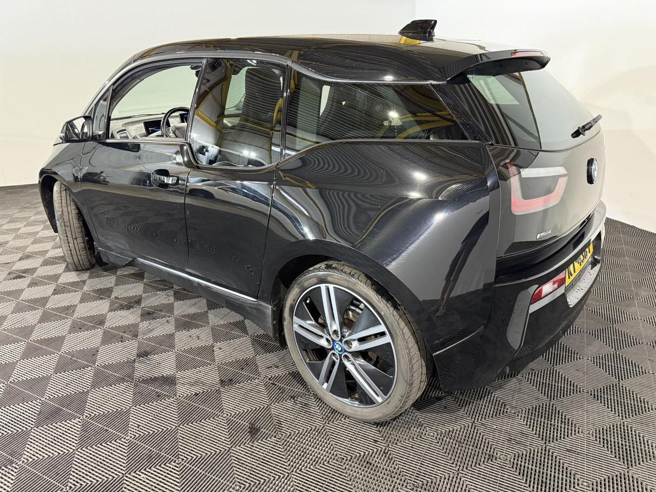 BMW i3 Basis 94Ah 33 kWh | 2017 | 226.715 km | KT-438-P - Хэтчбек: фото 3 BMW i3 Basis 94Ah 33 kWh | 2017 | 226.715 km | KT-438-P - Хэтчбек: фото 3