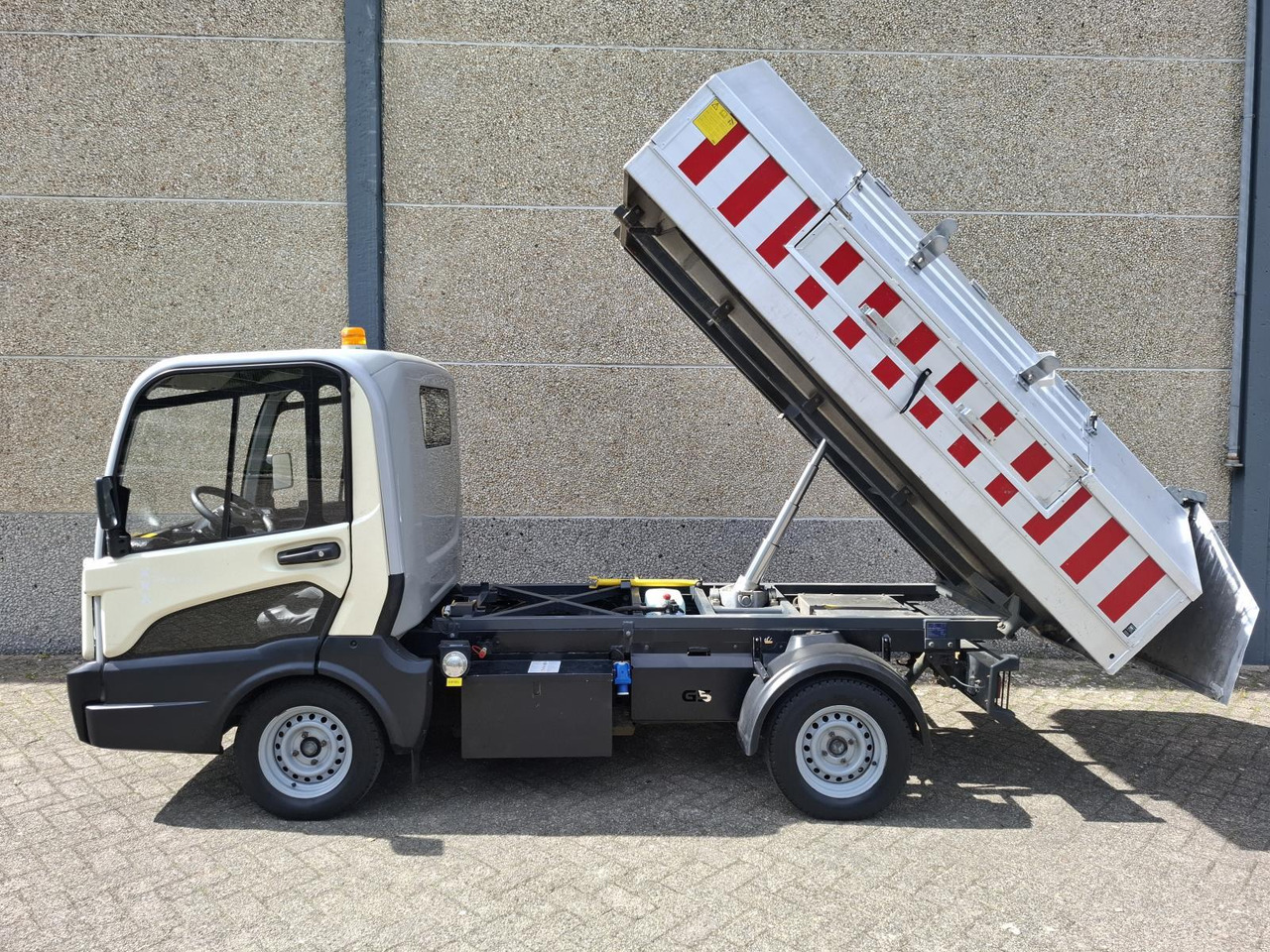 Goupil G5 Elektrische Stratenreinigingsmachine - Грузовой электромобиль: фото 3 Goupil G5 Elektrische Stratenreinigingsmachine - Грузовой электромобиль: фото 3