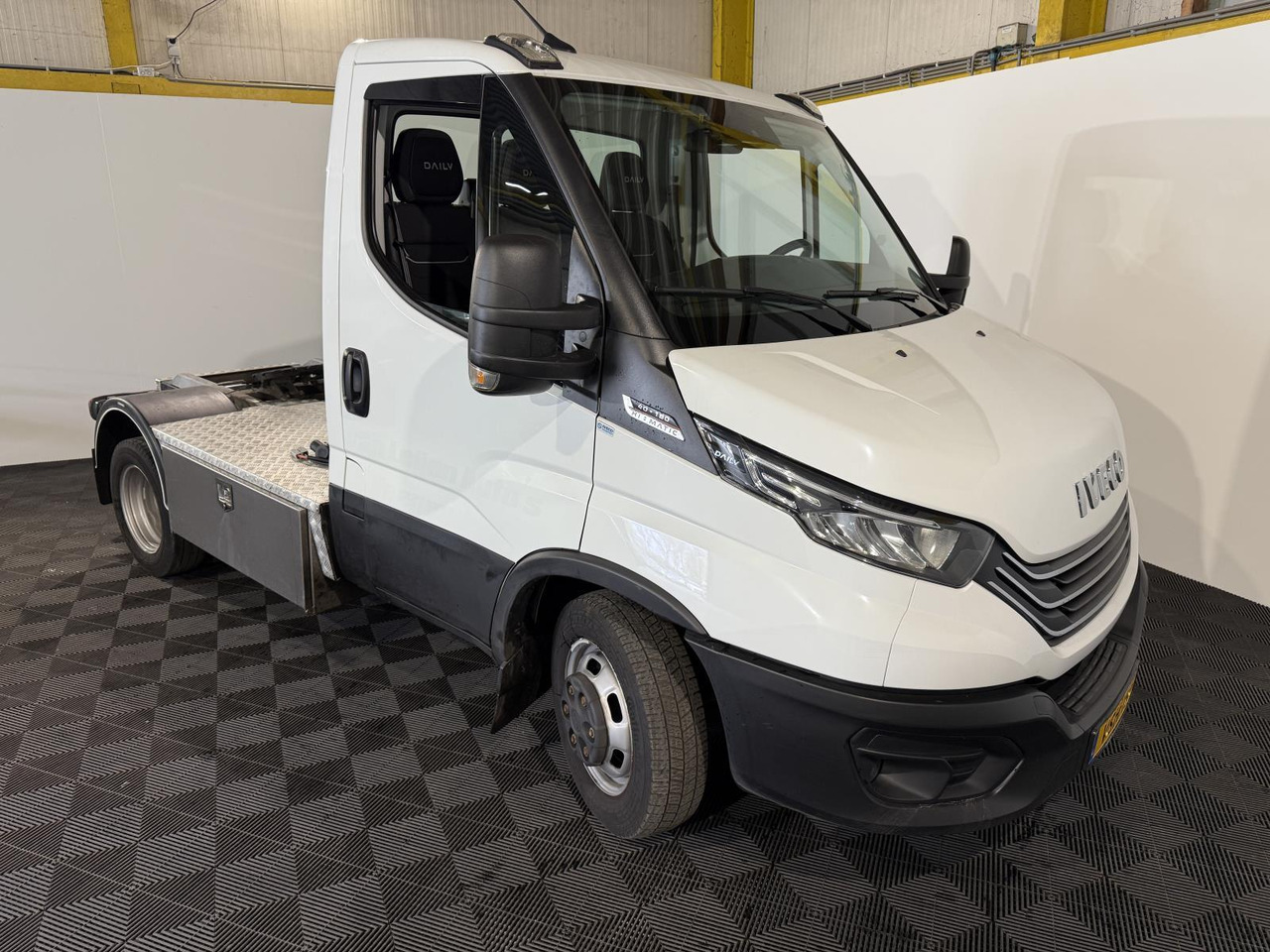 Iveco 40C18 Daily VSH-15-F 201.901 km - Малотоннажный седельный тягач: фото 4 Iveco 40C18 Daily VSH-15-F 201.901 km - Малотоннажный седельный тягач: фото 4