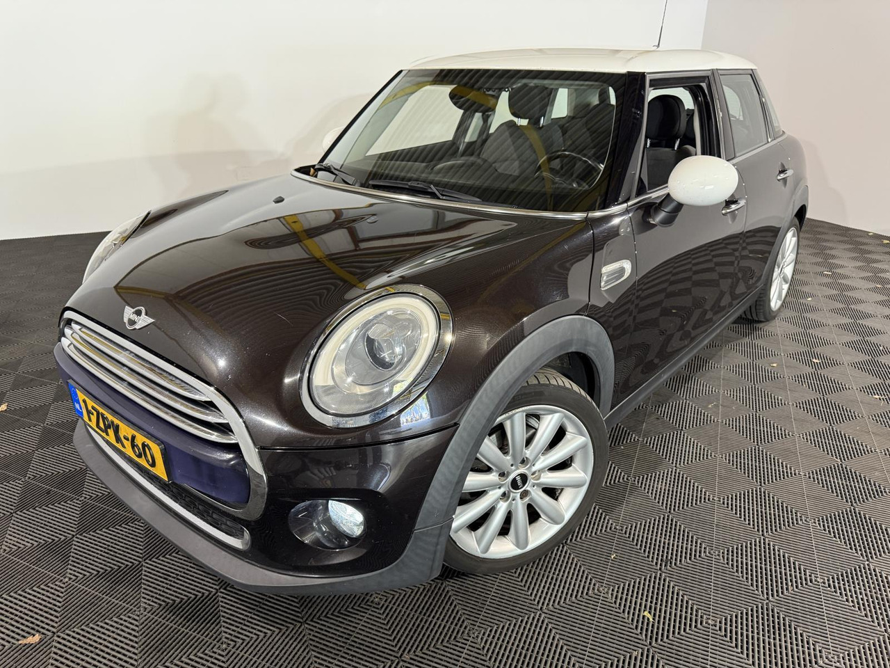 Mini | Mini | 1.5 Cooper Chili Business | 2015 | 201.355 km | 1ZPK60 | Logisch - Хэтчбек: фото 1 Mini | Mini | 1.5 Cooper Chili Business | 2015 | 201.355 km | 1ZPK60 | Logisch - Хэтчбек: фото 1