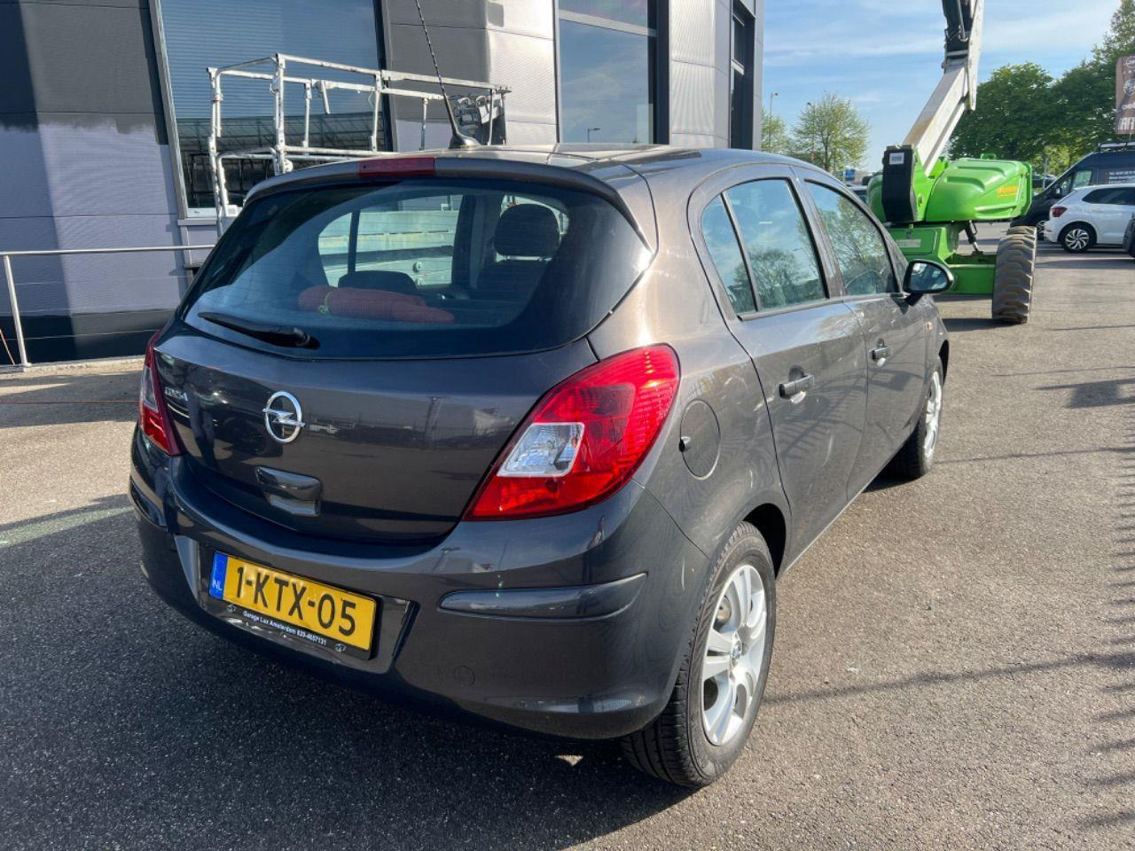 Opel Corsa 1.2 - 16V Design Edition | 2013 | 15.657 km | Automaat | 1KTX05 | NAP: Logisch - Хэтчбек: фото 4 Opel Corsa 1.2 - 16V Design Edition | 2013 | 15.657 km | Automaat | 1KTX05 | NAP: Logisch - Хэтчбек: фото 4