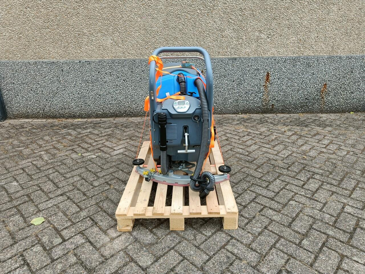 Schrob/ Veegmachine Nieuw - Оборудование для клининга: фото 4 Schrob/ Veegmachine Nieuw - Оборудование для клининга: фото 4