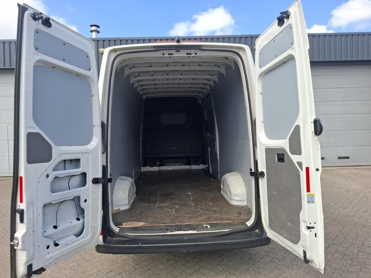 Volkswagen Crafter 35 2.0 TDI L4H3 | 2022 | 135.282 km | VPR-84-T - Цельнометаллический фургон: фото 4 Volkswagen Crafter 35 2.0 TDI L4H3 | 2022 | 135.282 km | VPR-84-T - Цельнометаллический фургон: фото 4