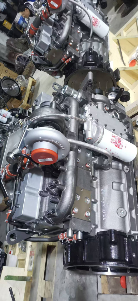 CUMMINS 6CTAA8.3-C215 - Легковой автомобиль: фото 5 CUMMINS 6CTAA8.3-C215 - Легковой автомобиль: фото 5