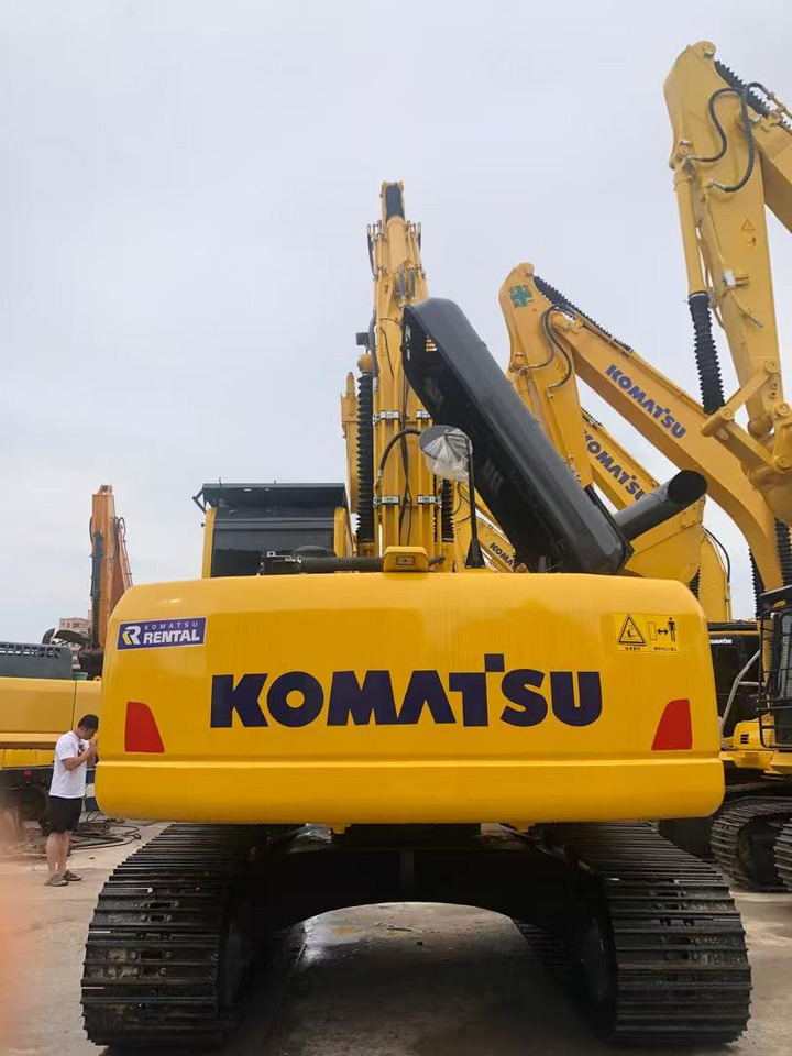 KOMATSU PC220 - Гусеничный экскаватор: фото 2 KOMATSU PC220 - Гусеничный экскаватор: фото 2