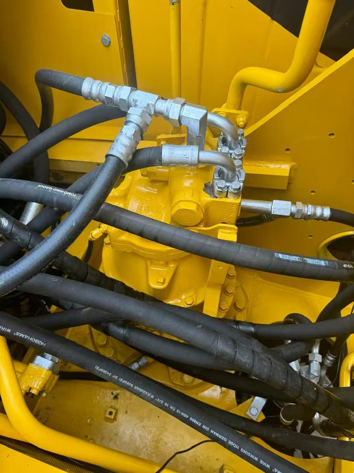 KOMATSU PC220 - Гусеничный экскаватор: фото 5 KOMATSU PC220 - Гусеничный экскаватор: фото 5