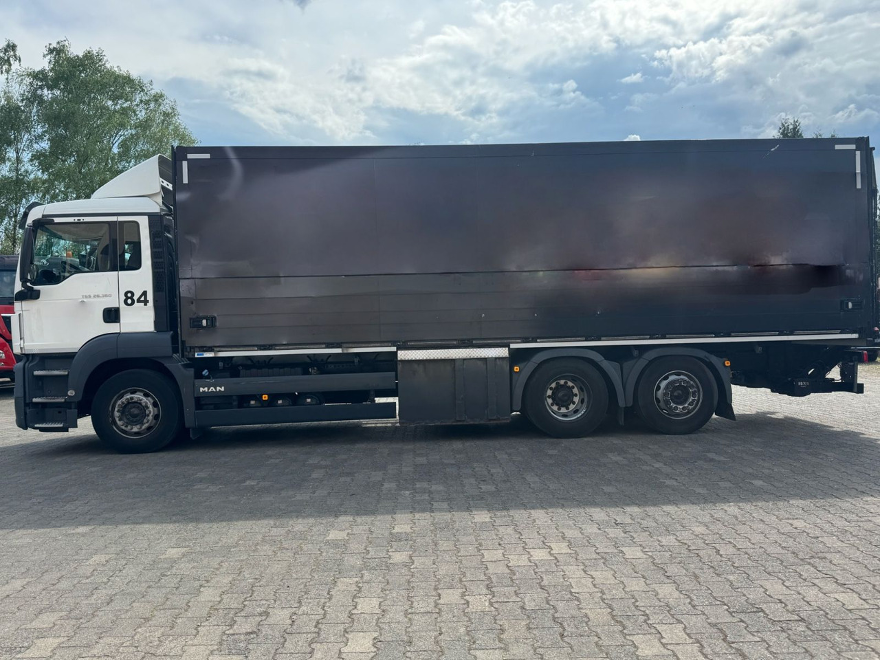 MAN TGS 26.360/Lenk-Lift/Lbw/Kettliner-GT-Aufbau - Грузовик для перевозки напитков: фото 4 MAN TGS 26.360/Lenk-Lift/Lbw/Kettliner-GT-Aufbau - Грузовик для перевозки напитков: фото 4