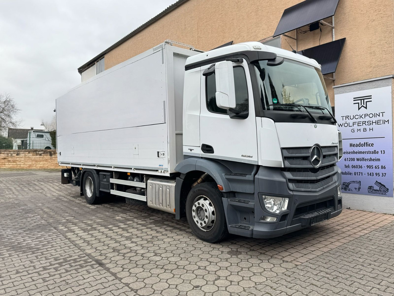 Mercedes-Benz Antos 1836L/4x2/2t.LBW/2xAHK/aus.1Hand/16.Pal. - Грузовик для перевозки напитков: фото 1 Mercedes-Benz Antos 1836L/4x2/2t.LBW/2xAHK/aus.1Hand/16.Pal. - Грузовик для перевозки напитков: фото 1
