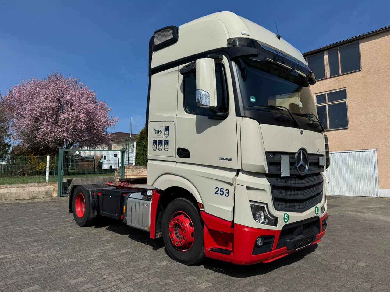 Mercedes-Benz Actros 1848/GIGA/Retarder/2xBett/2instock - Тягач: фото 3 Mercedes-Benz Actros 1848/GIGA/Retarder/2xBett/2instock - Тягач: фото 3