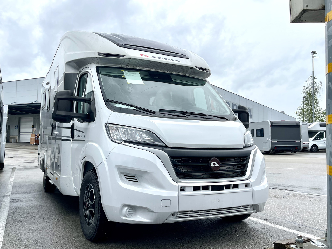 ADRIA Matrix axess 650 SC - Полуинтегрированный автодом: фото 1 ADRIA Matrix axess 650 SC - Полуинтегрированный автодом: фото 1