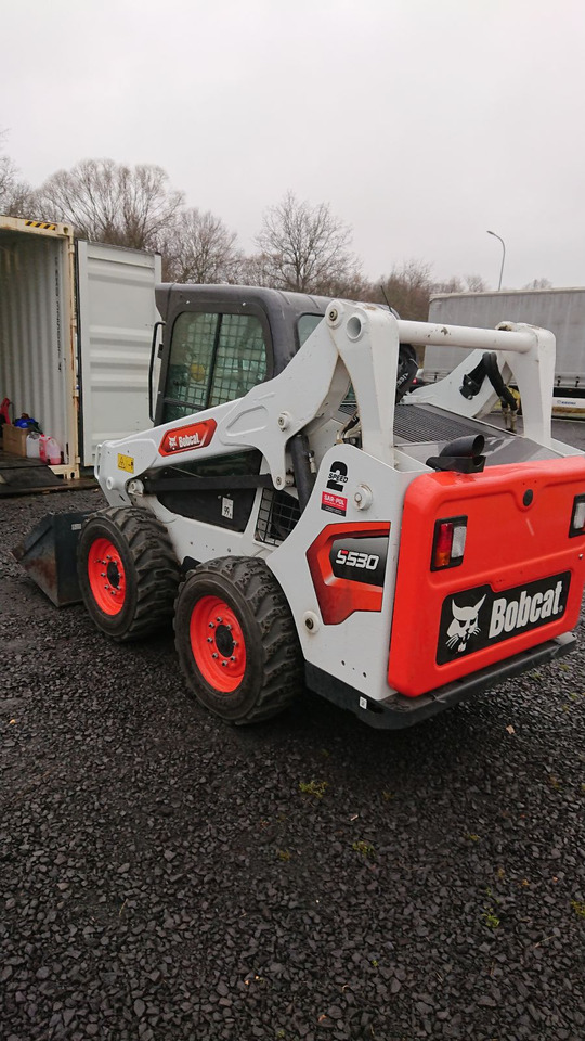 Bobcat s530 - Мини-погрузчик с бортовым поворотом: фото 1 Bobcat s530 - Мини-погрузчик с бортовым поворотом: фото 1