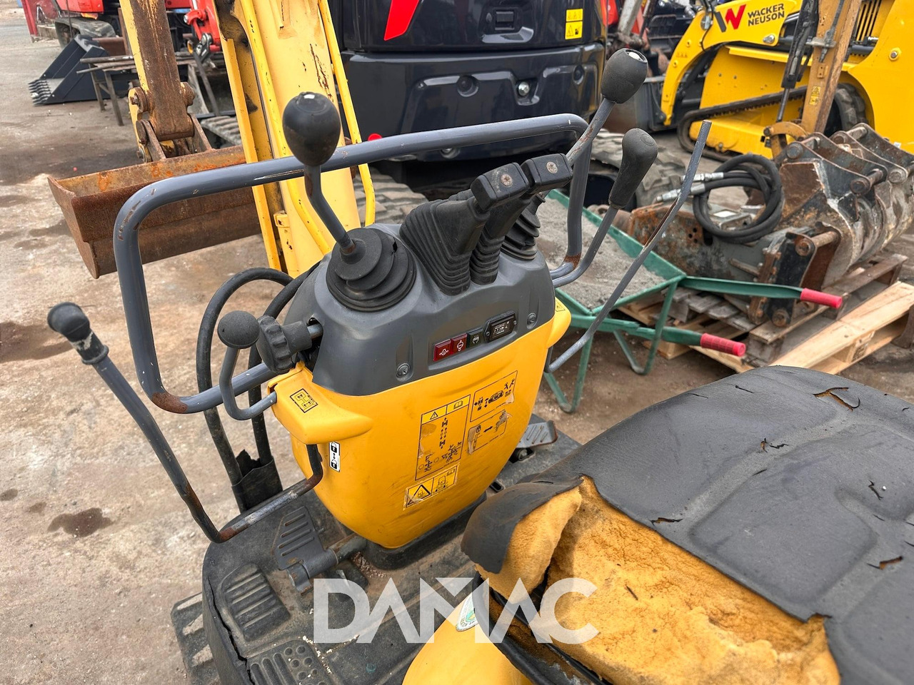 Мини-экскаватор KOMATSU PC09: фото 9 Мини-экскаватор KOMATSU PC09: фото 9