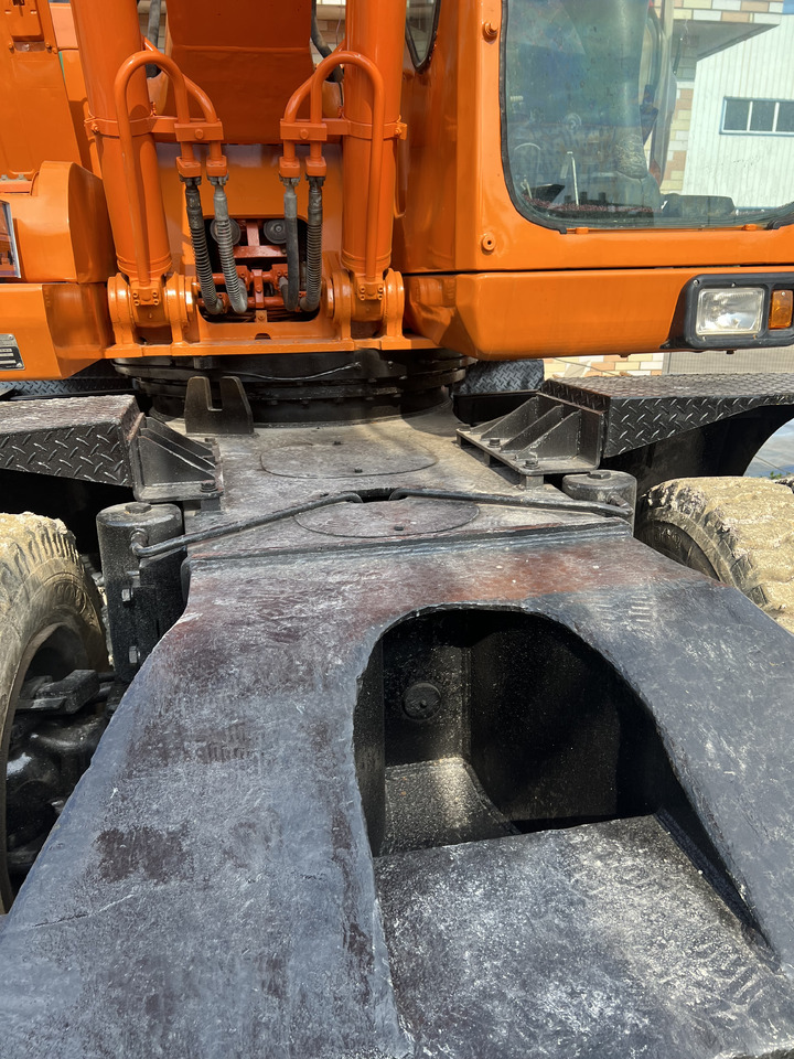 DOOSAN DX210 - Колёсный экскаватор: фото 5 DOOSAN DX210 - Колёсный экскаватор: фото 5