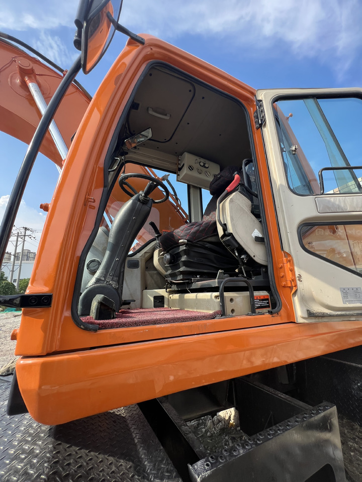 DOOSAN DX210 - Колёсный экскаватор: фото 3 DOOSAN DX210 - Колёсный экскаватор: фото 3