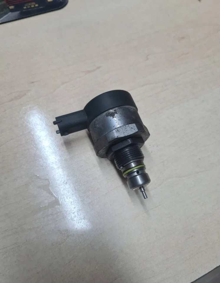 BOSCH- REGULATOR CIŚNIENIA LISTWY PALIWA FORD F-MAX 500 Gc46 9H321 BA 0281006475 - Клапан: фото 1 BOSCH- REGULATOR CIŚNIENIA LISTWY PALIWA FORD F-MAX 500 Gc46 9H321 BA 0281006475 - Клапан: фото 1