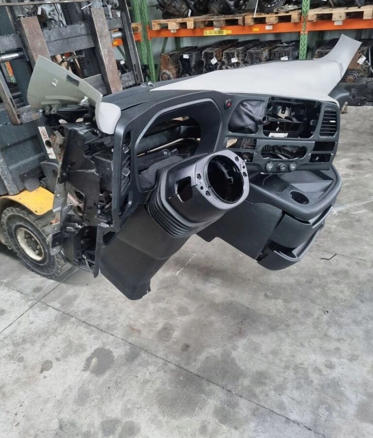 Ford KONSOLA KOMPLETNA KOKPIT DESKA ROZDZIELCZA STELAŻ F-MAX EURO 6 Ford KONSOLA KOMPLETNA KOKPIT DESKA ROZDZIELCZA STELAŻ FORD F-MAX EURO 6 - Приборная панель для Грузовиков: фото 5 Ford KONSOLA KOMPLETNA KOKPIT DESKA ROZDZIELCZA STELAŻ F-MAX EURO 6 Ford KONSOLA KOMPLETNA KOKPIT DESKA ROZDZIELCZA STELAŻ FORD F-MAX EURO 6 - Приборная панель для Грузовиков: фото 5