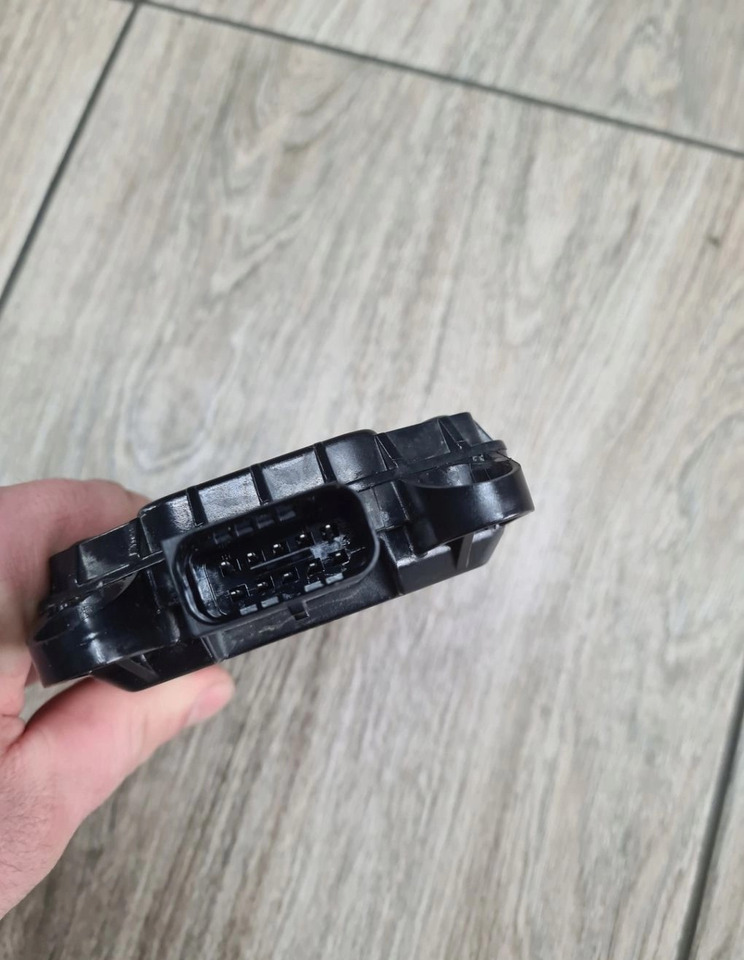 KNORR-BREMSE RADAR CZUJNIK SENSOR FORD F-MAX 500 K096653H001 575127535 K155778 210101163 - Сенсор: фото 1 KNORR-BREMSE RADAR CZUJNIK SENSOR FORD F-MAX 500 K096653H001 575127535 K155778 210101163 - Сенсор: фото 1