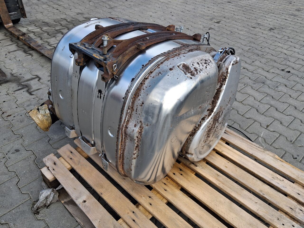 RENAULT KATALIZATOR TŁUMIK DPF FILTR KOMPLETNY RENAULT GAMA T RANGE VOLVO FH 4 FM 4 - Катализатор для Грузовиков: фото 1 RENAULT KATALIZATOR TŁUMIK DPF FILTR KOMPLETNY RENAULT GAMA T RANGE VOLVO FH 4 FM 4 - Катализатор для Грузовиков: фото 1