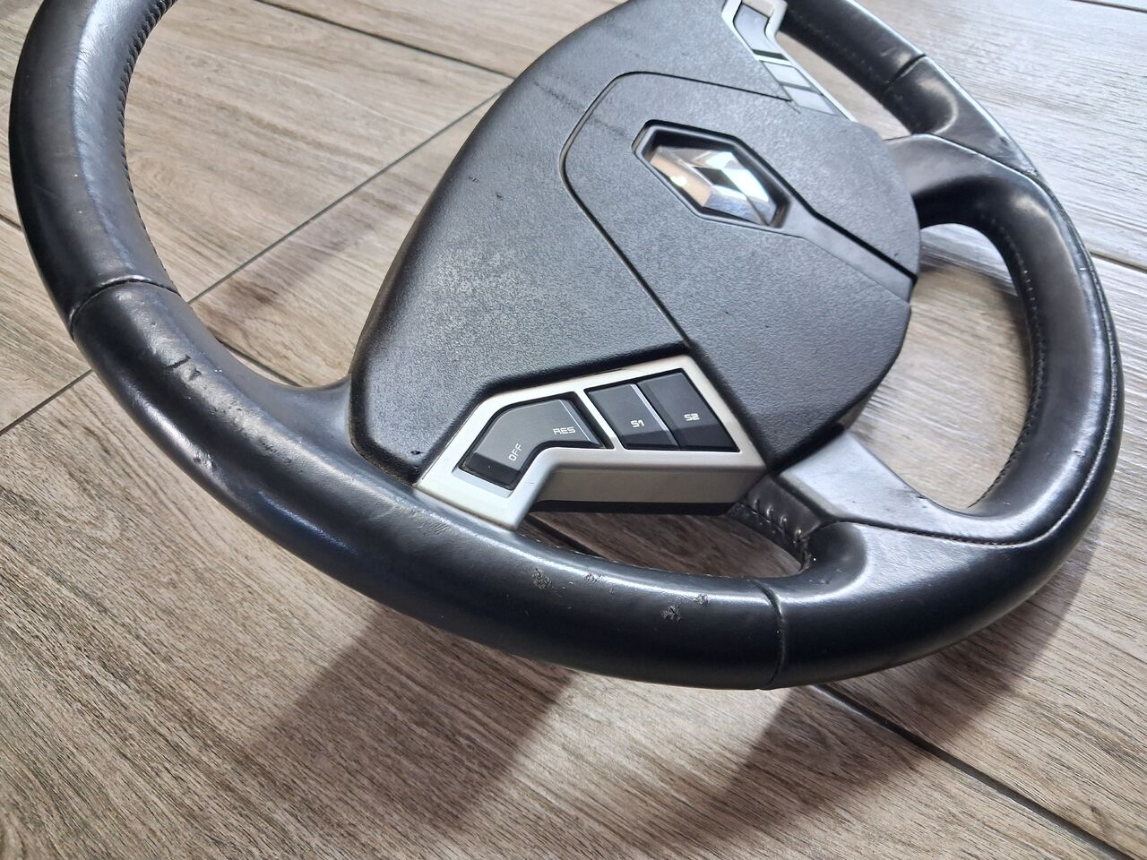 RENAULT KIEROWNICA WIELOFUNKCYJNA KOMPLETNA RENAULT GAMA T C K RANGE - Рулевое колесо для Грузовиков: фото 3 RENAULT KIEROWNICA WIELOFUNKCYJNA KOMPLETNA RENAULT GAMA T C K RANGE - Рулевое колесо для Грузовиков: фото 3