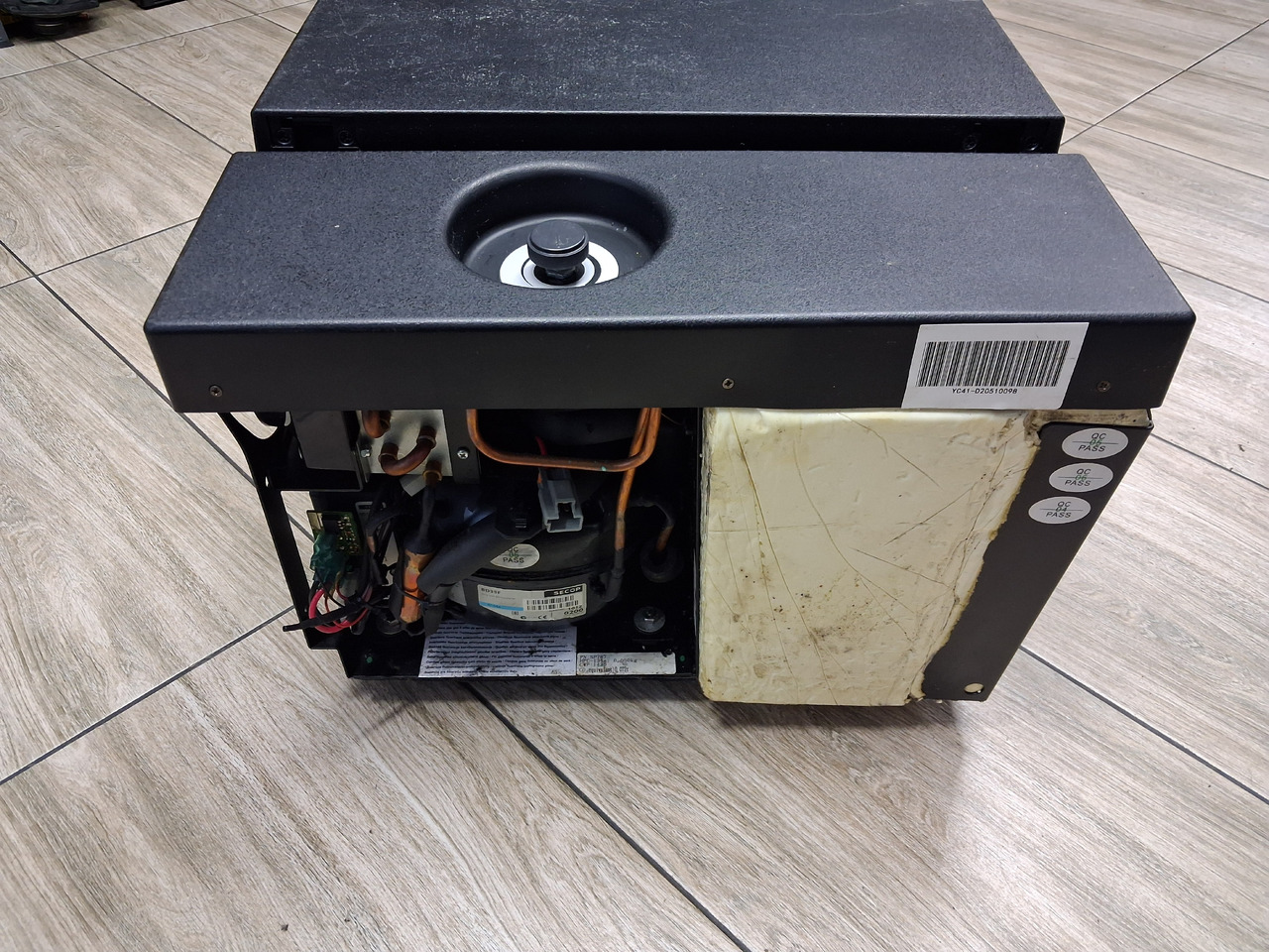 RENAULT LODÓWKA CHŁODZIARKA ORYGINAŁ RENAULT GAMA T HIGH WYSOKA KABINA - Кабина и интерьер для Грузовиков: фото 5 RENAULT LODÓWKA CHŁODZIARKA ORYGINAŁ RENAULT GAMA T HIGH WYSOKA KABINA - Кабина и интерьер для Грузовиков: фото 5