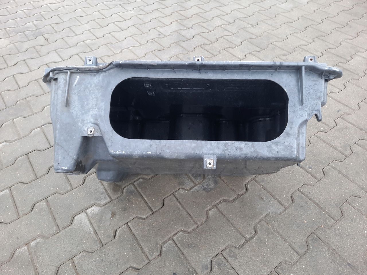 RENAULT SCHOWEK POD KABINĘ LEWY RENAULT GAMA T RANGE - Кузов и экстерьер для Грузовиков: фото 4 RENAULT SCHOWEK POD KABINĘ LEWY RENAULT GAMA T RANGE - Кузов и экстерьер для Грузовиков: фото 4