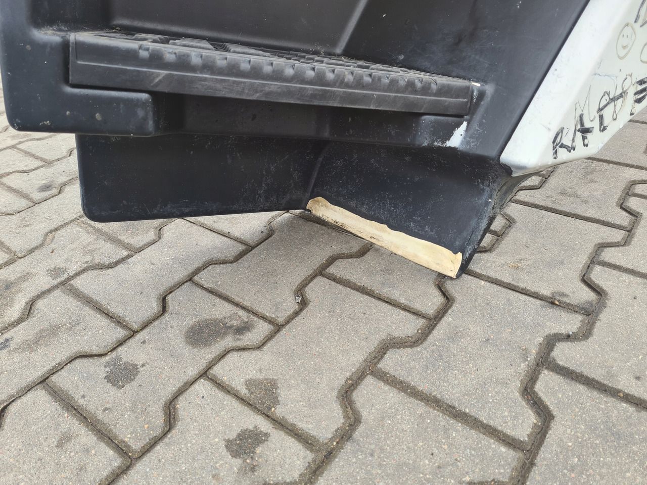 RENAULT STOPNICA GÓRNA STOPIEŃ LEWY RENAULT GAMA T RANGE HIGH - Боковая подножка для Грузовиков: фото 3 RENAULT STOPNICA GÓRNA STOPIEŃ LEWY RENAULT GAMA T RANGE HIGH - Боковая подножка для Грузовиков: фото 3