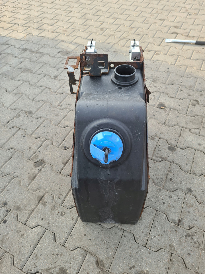 RENAULT ZBIORNIK ADBLUE Z MOCOWANIAMI RENAULT GAMA D VOLVO FL EURO 6 - Бак для AdBlue для Грузовиков: фото 2 RENAULT ZBIORNIK ADBLUE Z MOCOWANIAMI RENAULT GAMA D VOLVO FL EURO 6 - Бак для AdBlue для Грузовиков: фото 2