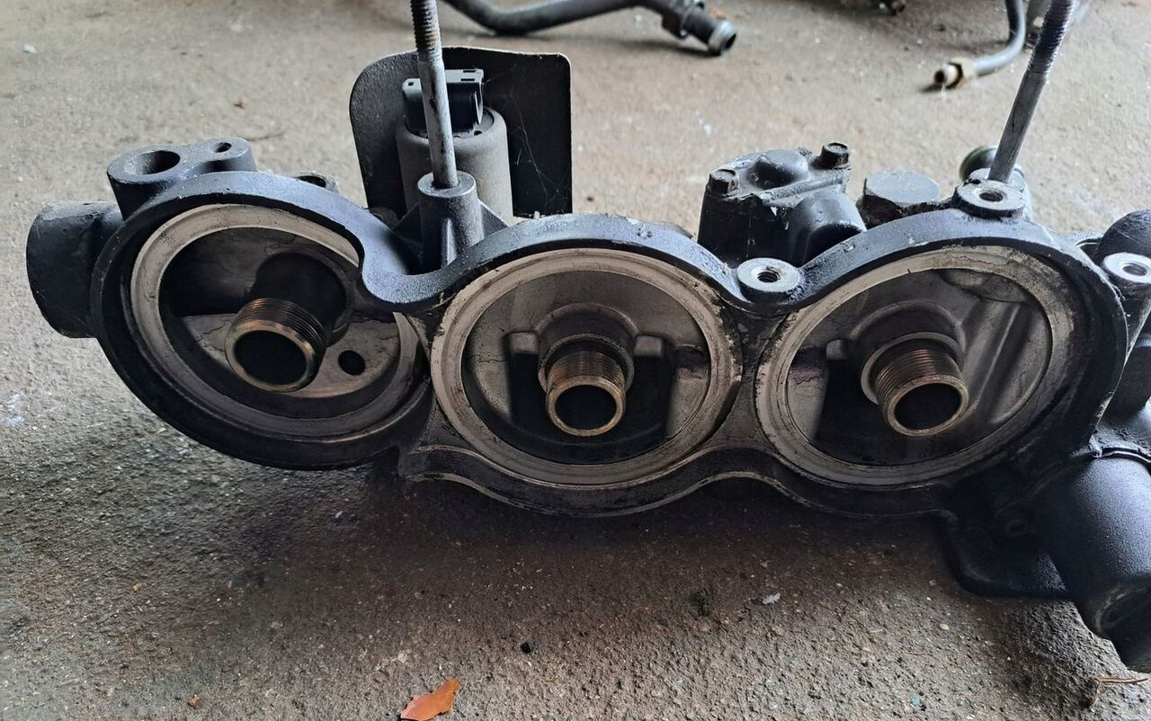 Renault PODSTAWA FILTRÓW OLEJU VOLVO FM RENAULT PREMIUM DXI LIFT 21530590 - Масляный фильтр для Грузовиков: фото 1 Renault PODSTAWA FILTRÓW OLEJU VOLVO FM RENAULT PREMIUM DXI LIFT 21530590 - Масляный фильтр для Грузовиков: фото 1