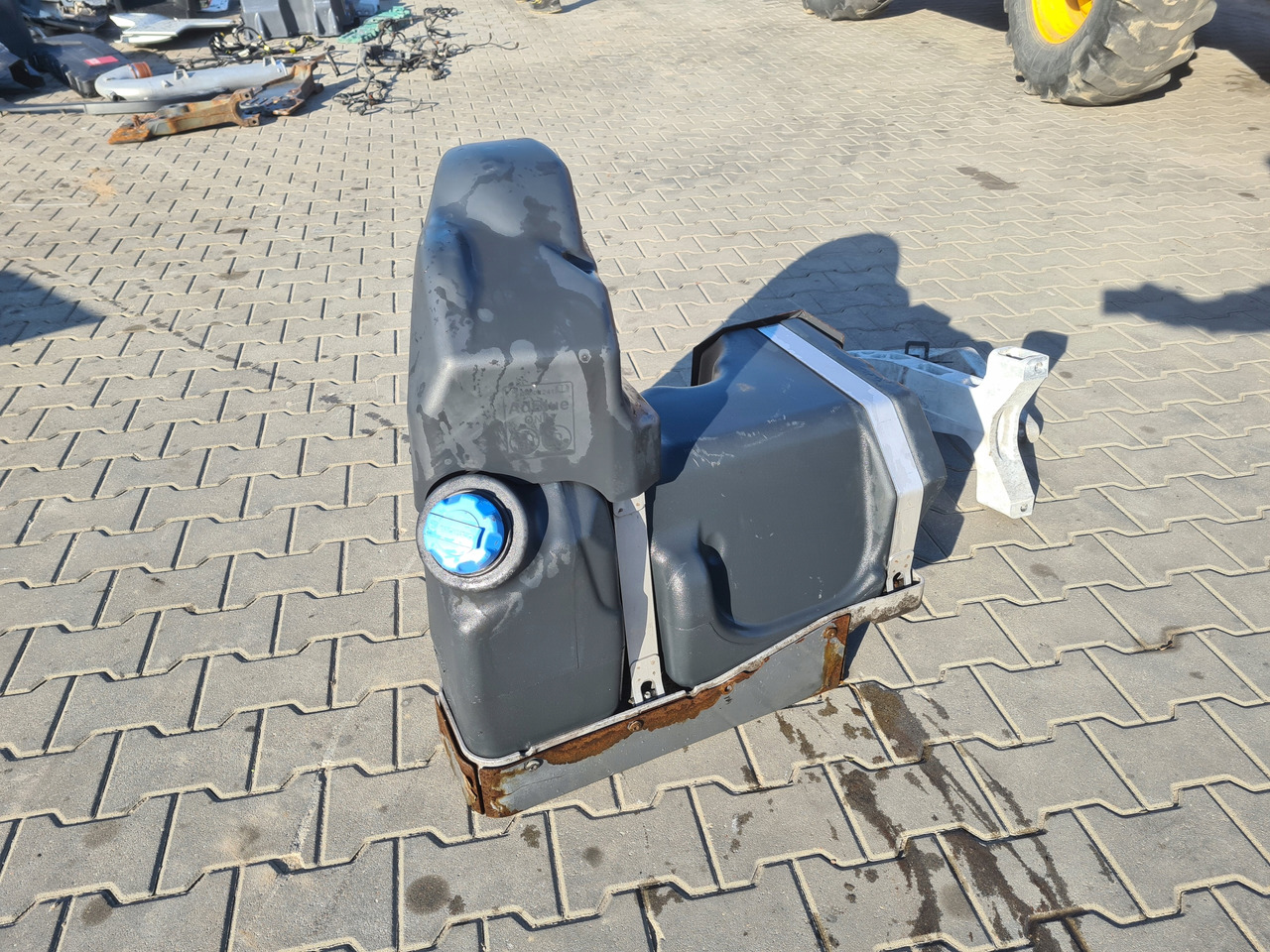 VOLVO ZBIORNIK ADBLUE NA RAMĘ MOCOWANIA RENAULT GAMA T VOLVO FH 4 FM 4 - Бак для AdBlue для Грузовиков: фото 3 VOLVO ZBIORNIK ADBLUE NA RAMĘ MOCOWANIA RENAULT GAMA T VOLVO FH 4 FM 4 - Бак для AdBlue для Грузовиков: фото 3