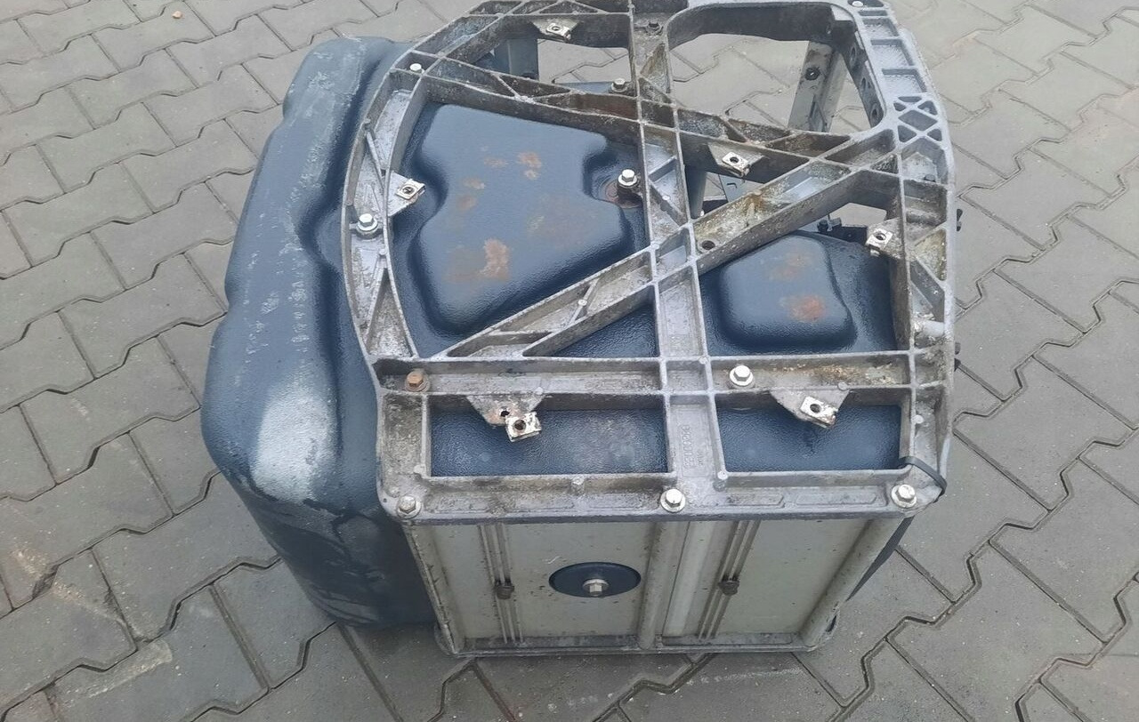 VOLVO ZBIORNIK ADBLUE RENAULT GAMA RANGE K C T VOLVO FH 4 FM 4 FMX FH 5 FM 5 - Бак для AdBlue для Грузовиков: фото 4 VOLVO ZBIORNIK ADBLUE RENAULT GAMA RANGE K C T VOLVO FH 4 FM 4 FMX FH 5 FM 5 - Бак для AdBlue для Грузовиков: фото 4