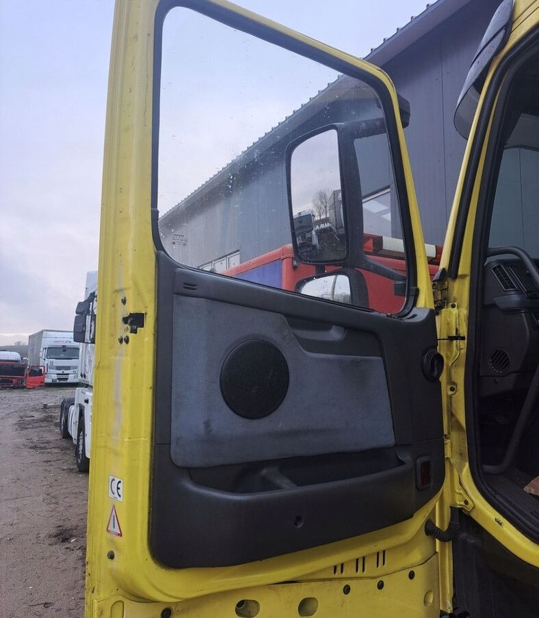 Volvo FH 12 13 - Дверь и запчасти для Грузовиков: фото 1 Volvo FH 12 13 - Дверь и запчасти для Грузовиков: фото 1