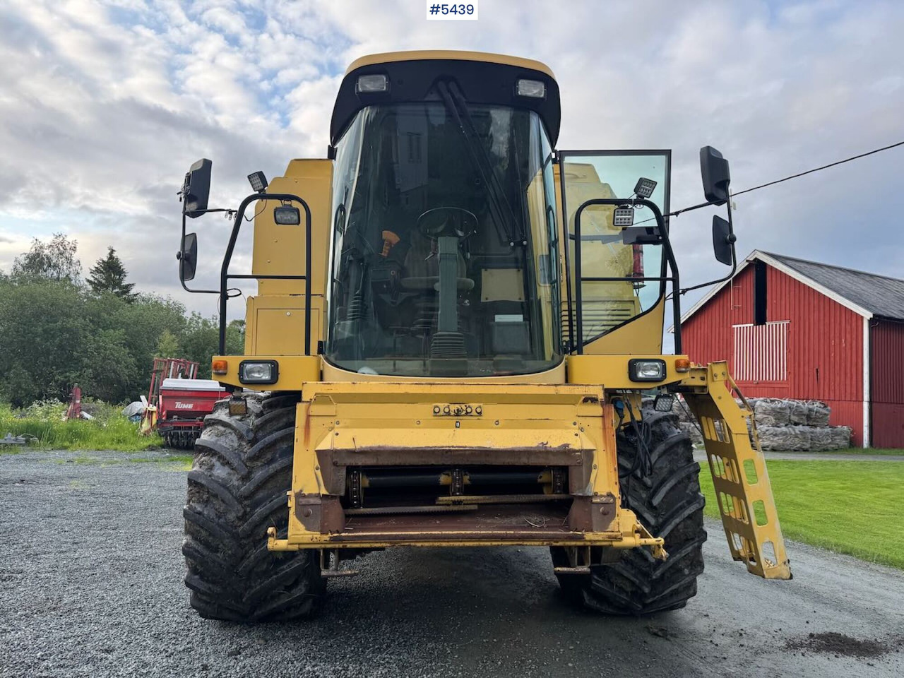 Зерноуборочный комбайн 1995 New Holland TX65 m/ 20 fot skjærebord og henger: фото 9 Зерноуборочный комбайн 1995 New Holland TX65 m/ 20 fot skjærebord og henger: фото 9