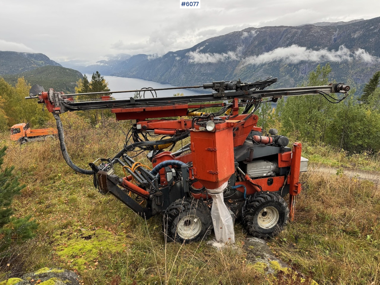 1997 Tamrock Commando 300 - Буровая машина: фото 3 1997 Tamrock Commando 300 - Буровая машина: фото 3