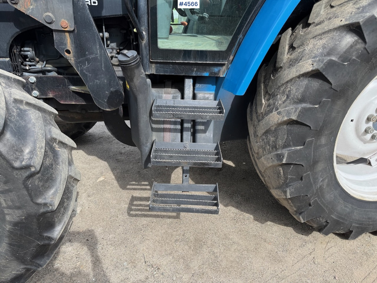 1998 New Holland TS 100 w/front loader and some equipment - Трактор: фото 3 1998 New Holland TS 100 w/front loader and some equipment - Трактор: фото 3