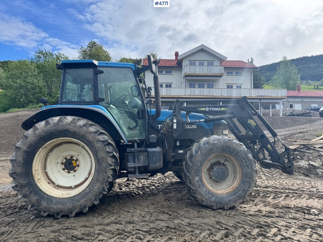 2000 New Holland TM135 4x4 w/ Front loader - Трактор: фото 1 2000 New Holland TM135 4x4 w/ Front loader - Трактор: фото 1