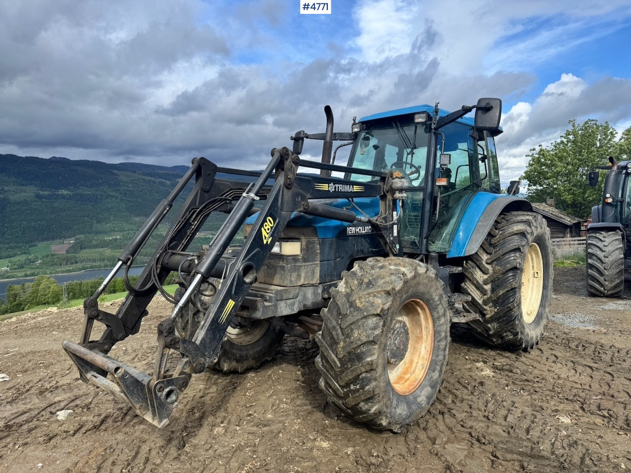 2000 New Holland TM135 4x4 w/ Front loader - Трактор: фото 4 2000 New Holland TM135 4x4 w/ Front loader - Трактор: фото 4