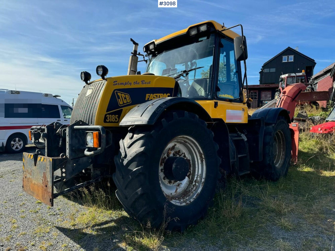 2001 JCB Fastrac 3185 4x4. The plow rigged and two sets of tires. - Трактор: фото 1 2001 JCB Fastrac 3185 4x4. The plow rigged and two sets of tires. - Трактор: фото 1