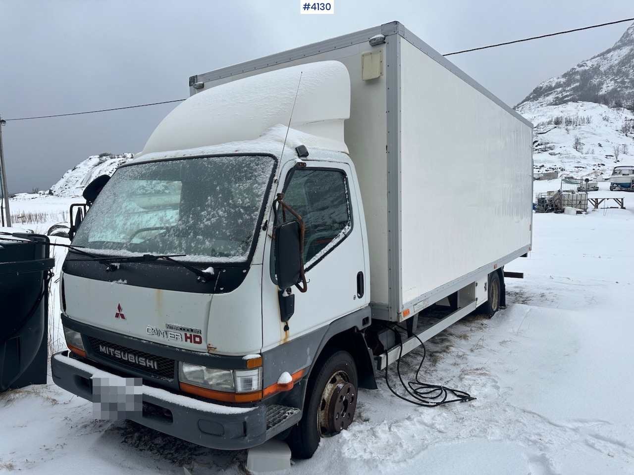 2001 Mitsubishi Canter skapbil - Грузовик с закрытым кузовом: фото 1 2001 Mitsubishi Canter skapbil - Грузовик с закрытым кузовом: фото 1