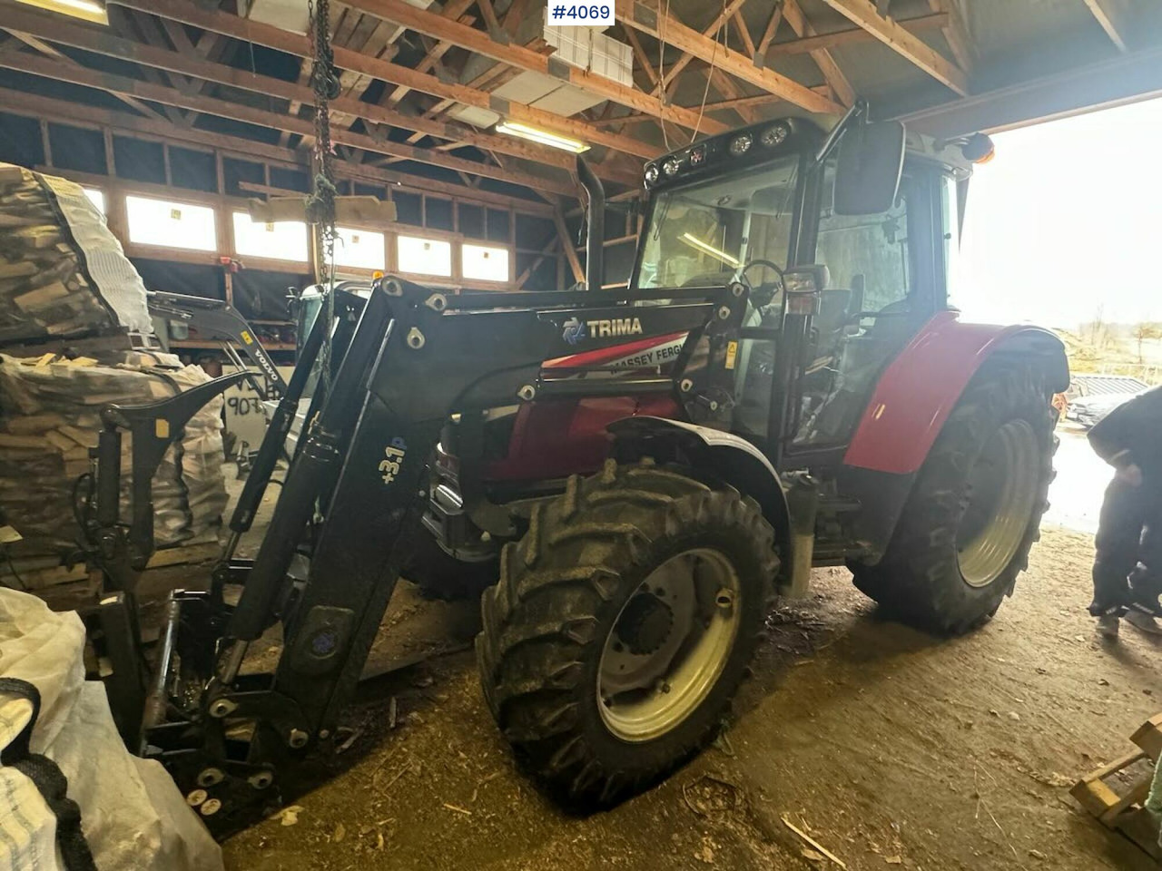2013 Massey Ferguson 5455 w/ front loader, 2 buckets, pallet forks and blades. 1020 hours! - Трактор: фото 4 2013 Massey Ferguson 5455 w/ front loader, 2 buckets, pallet forks and blades. 1020 hours! - Трактор: фото 4