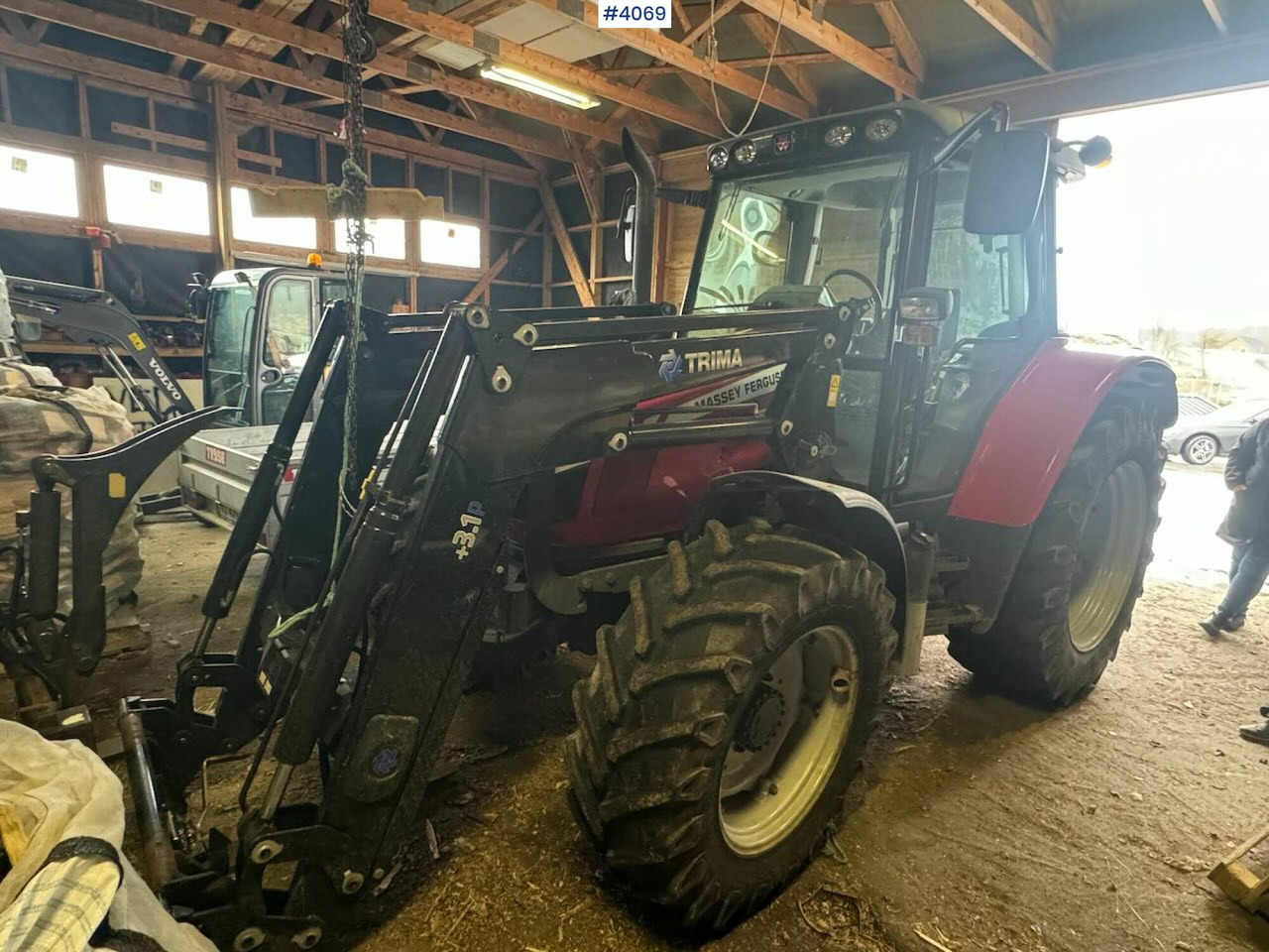 2013 Massey Ferguson 5455 w/ front loader, 2 buckets, pallet forks and blades. 1020 hours! - Трактор: фото 5 2013 Massey Ferguson 5455 w/ front loader, 2 buckets, pallet forks and blades. 1020 hours! - Трактор: фото 5