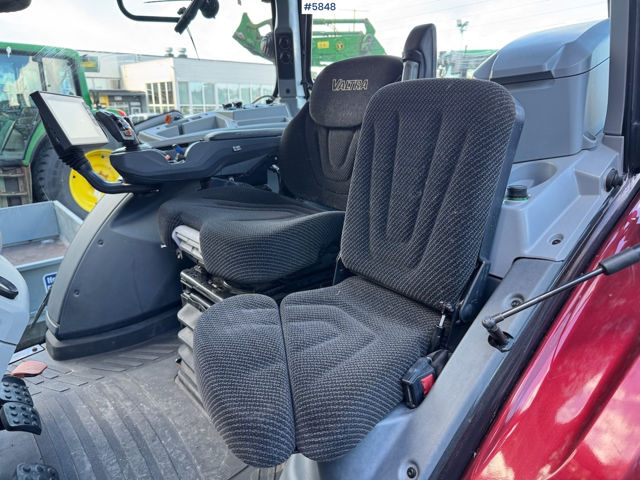 Трактор 2018 Valtra N174 w/ front loader and plow plate.: фото 16