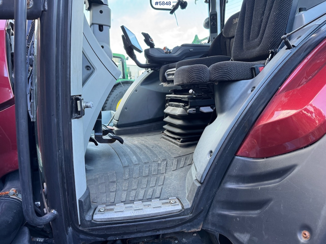 Трактор 2018 Valtra N174 w/ front loader and plow plate.: фото 15