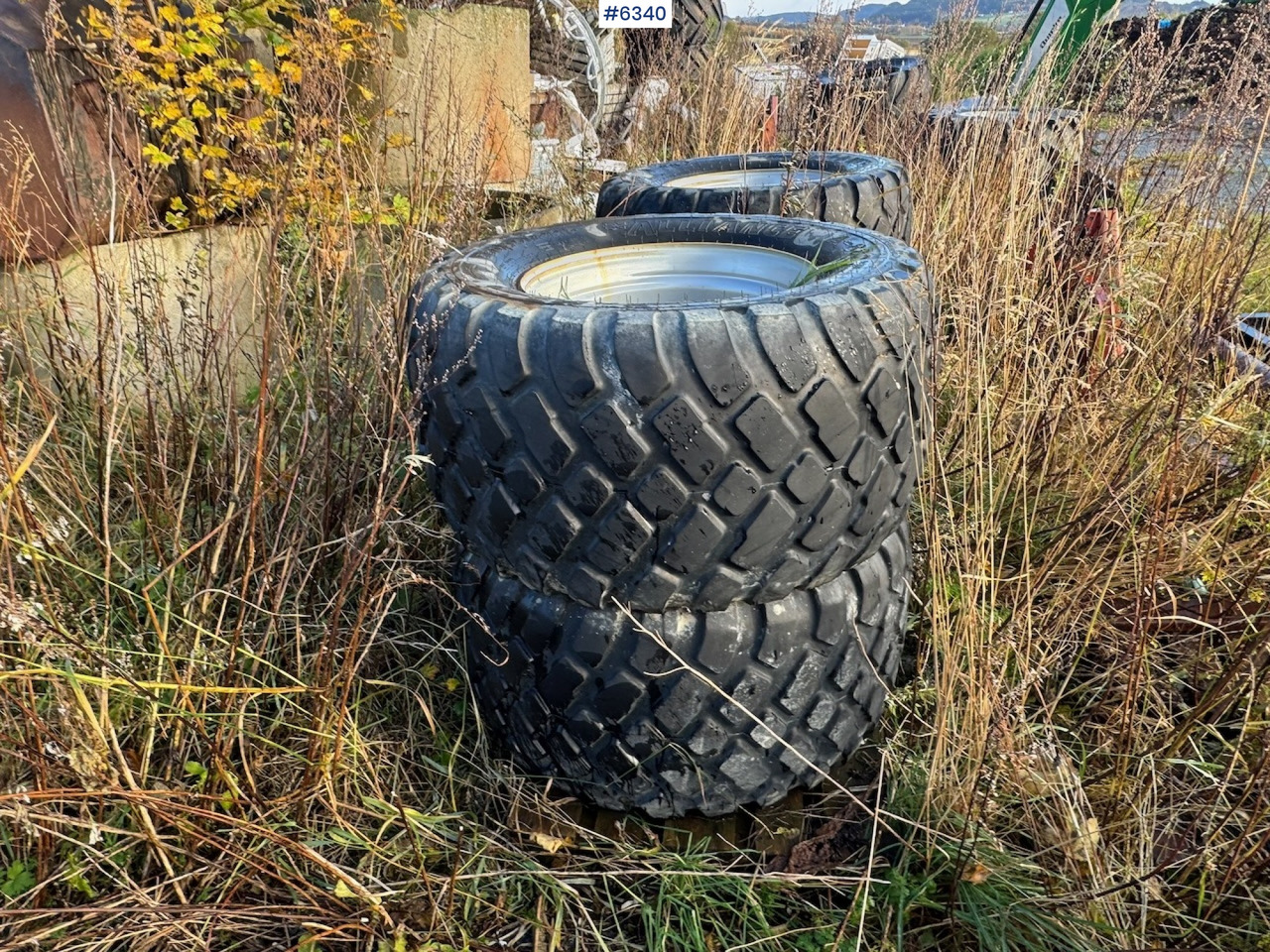 4 tires for dump trailer - Колесо для Строительной техники: фото 1 4 tires for dump trailer - Колесо для Строительной техники: фото 1