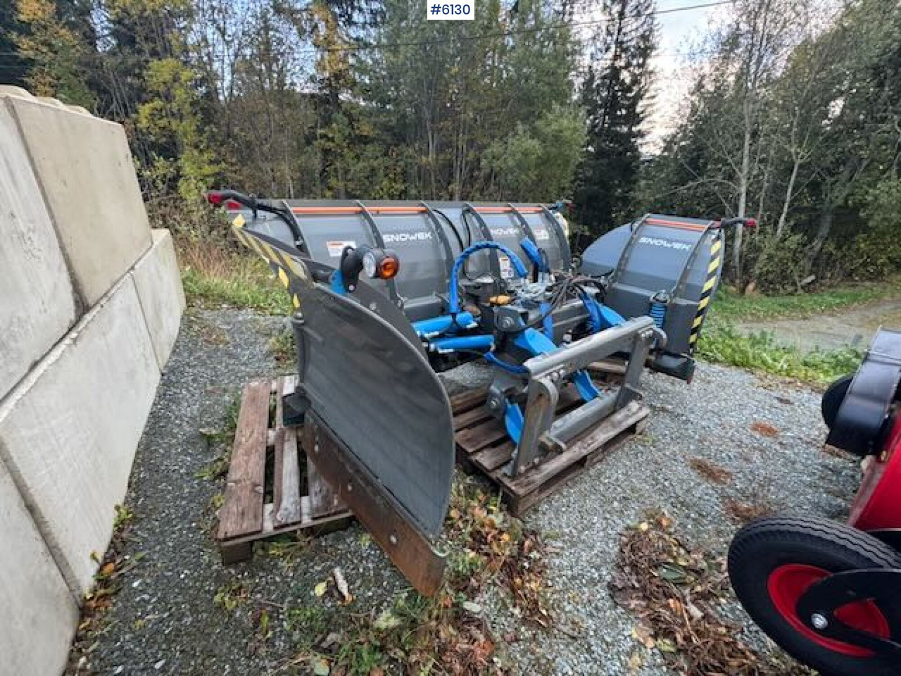 2023 Snowek U420 U-plow w/ remote control! - Коммунальная/ Специальная техника: фото 1 2023 Snowek U420 U-plow w/ remote control! - Коммунальная/ Специальная техника: фото 1
