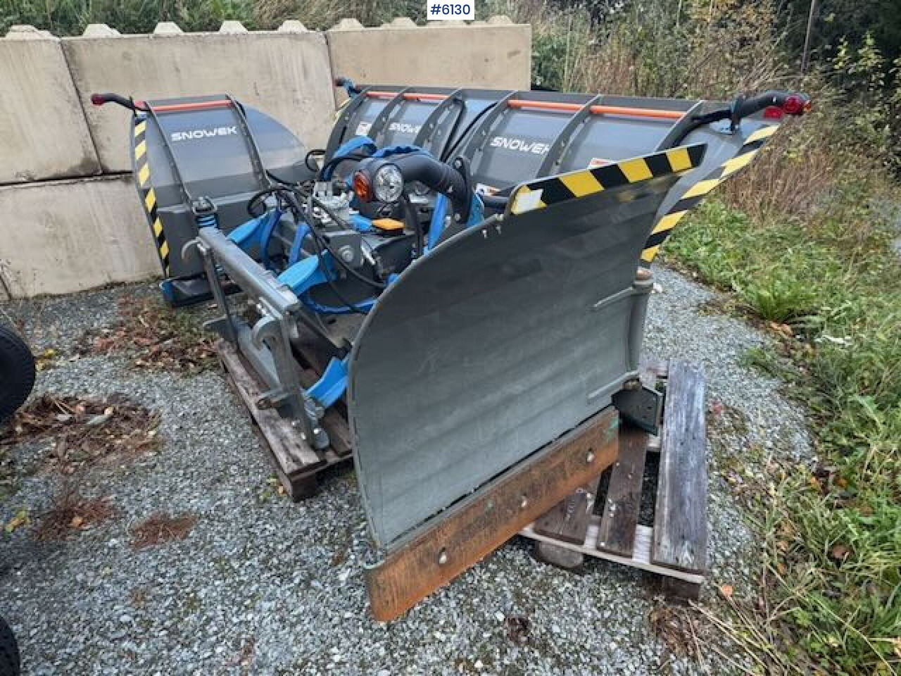 2023 Snowek U420 U-plow w/ remote control! - Коммунальная/ Специальная техника: фото 4 2023 Snowek U420 U-plow w/ remote control! - Коммунальная/ Специальная техника: фото 4