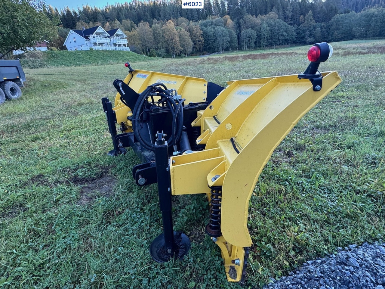 Lilleseth V-plow 270 w/ 3rd and 4th function! - Коммунальная/ Специальная техника: фото 2 Lilleseth V-plow 270 w/ 3rd and 4th function! - Коммунальная/ Специальная техника: фото 2