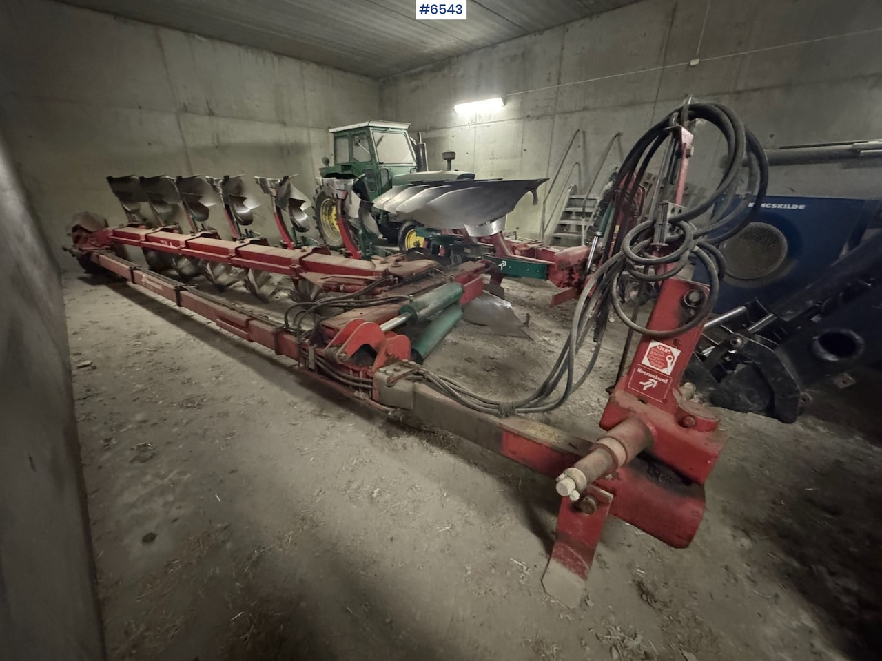 Kverneland PB100 6-Flour Vario Semi-Reversible Plough - Техника для обработки почвы: фото 2 Kverneland PB100 6-Flour Vario Semi-Reversible Plough - Техника для обработки почвы: фото 2