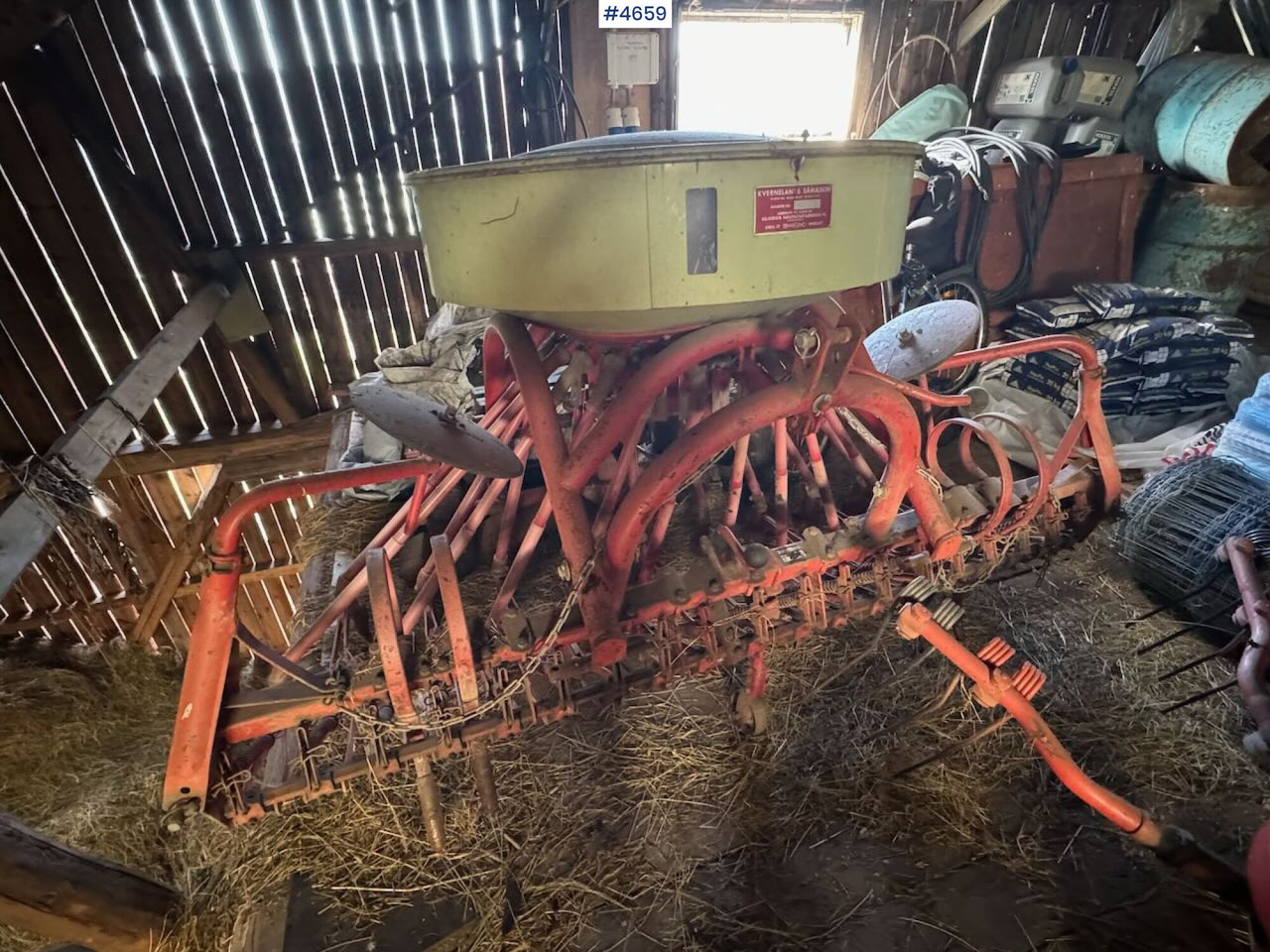 Kverneland seed drill w/ grass seed unit - Посевной комплекс: фото 1 Kverneland seed drill w/ grass seed unit - Посевной комплекс: фото 1